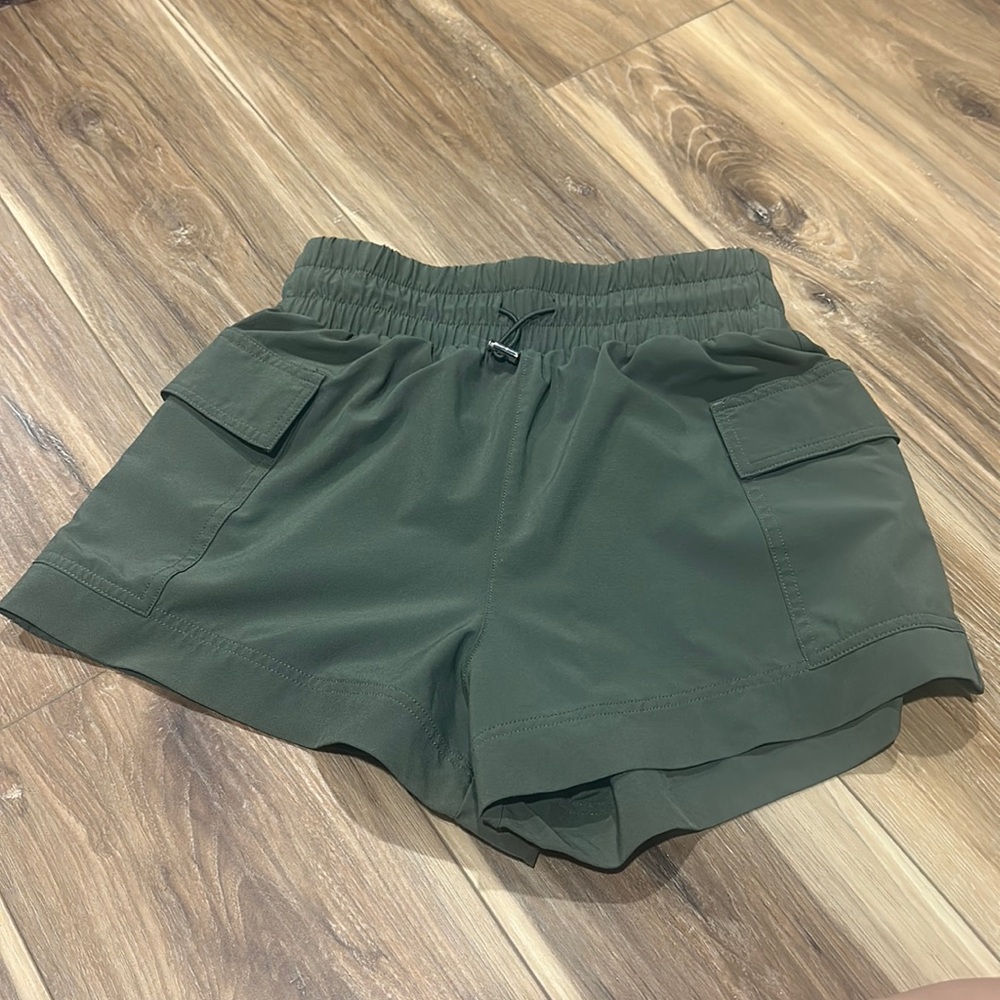 Abercrombie Green Cargo Traveler Shorts - Size XS